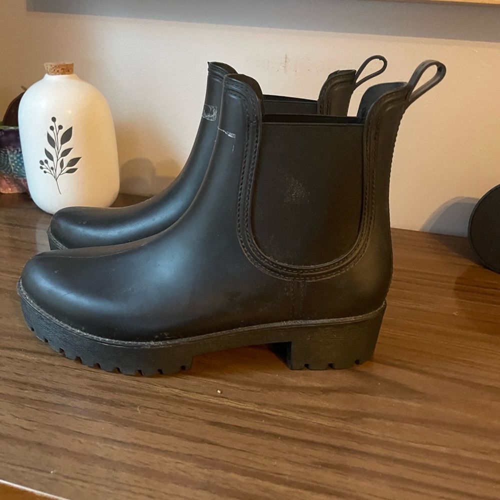 Chunky Chelsea boots